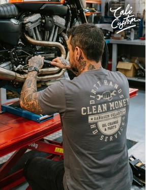 Camiseta Garagem Gularte - Dirty hands, clean money